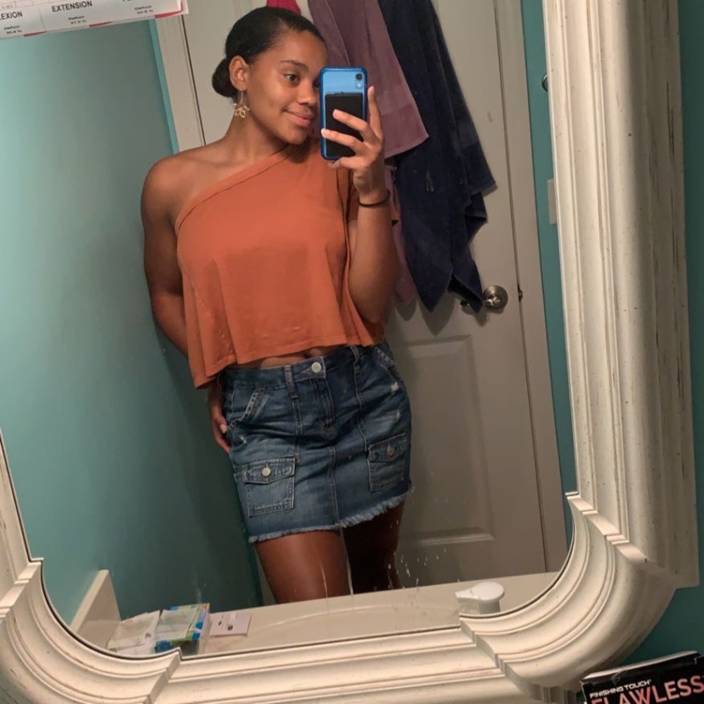 Meet your Posher, Tia